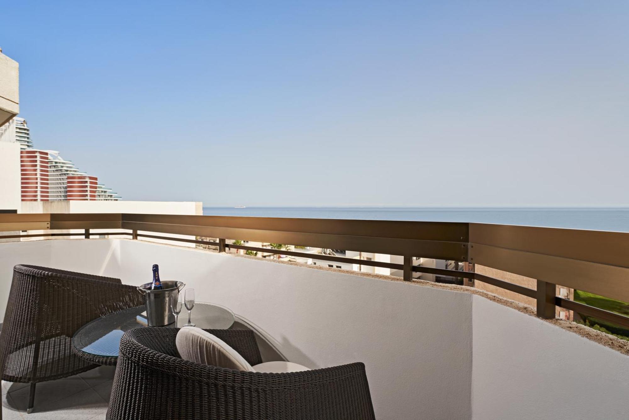 Atlantica Oasis Hotel Limassol Exterior foto