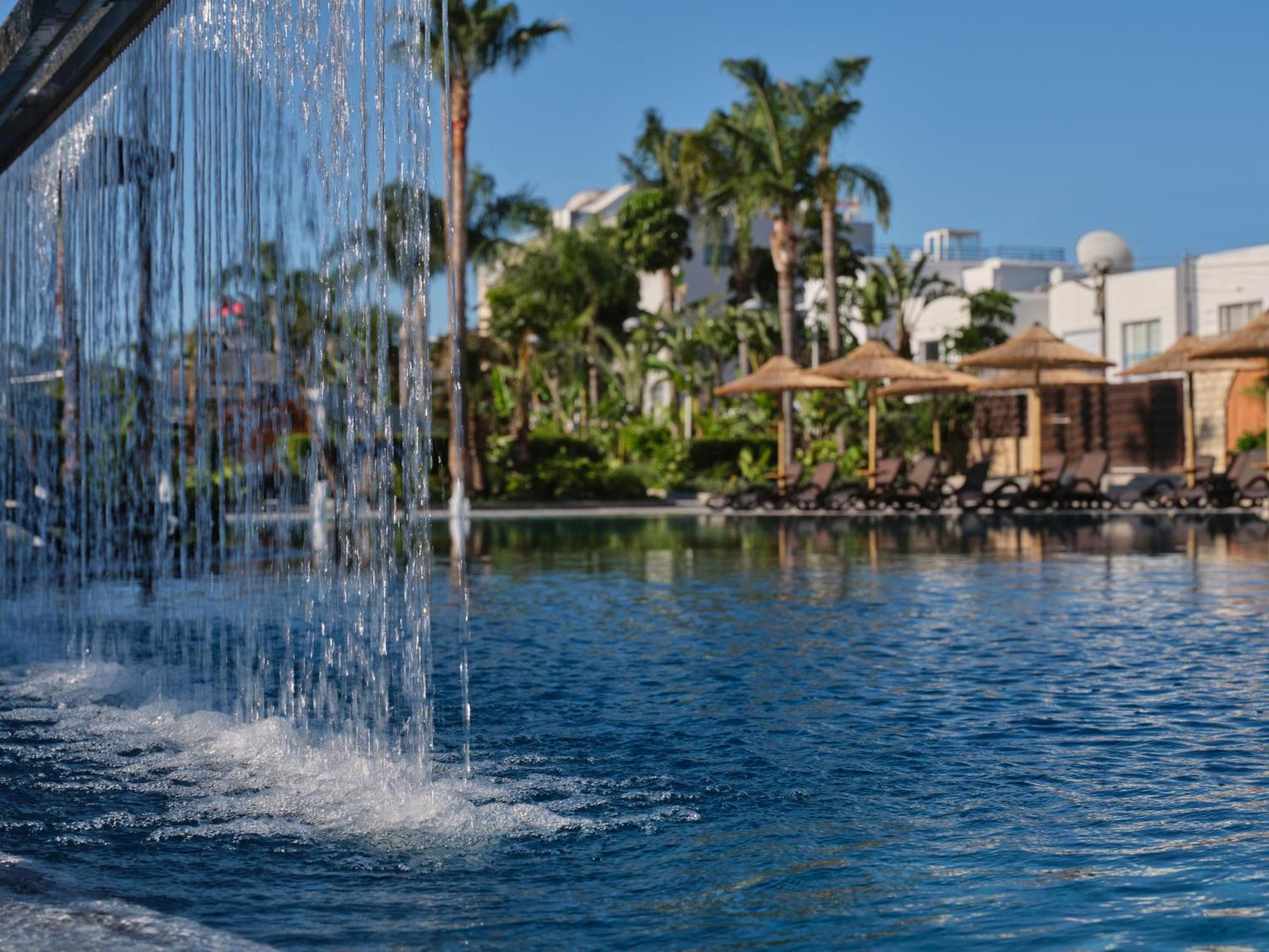 Atlantica Oasis Hotel Limassol Exterior foto