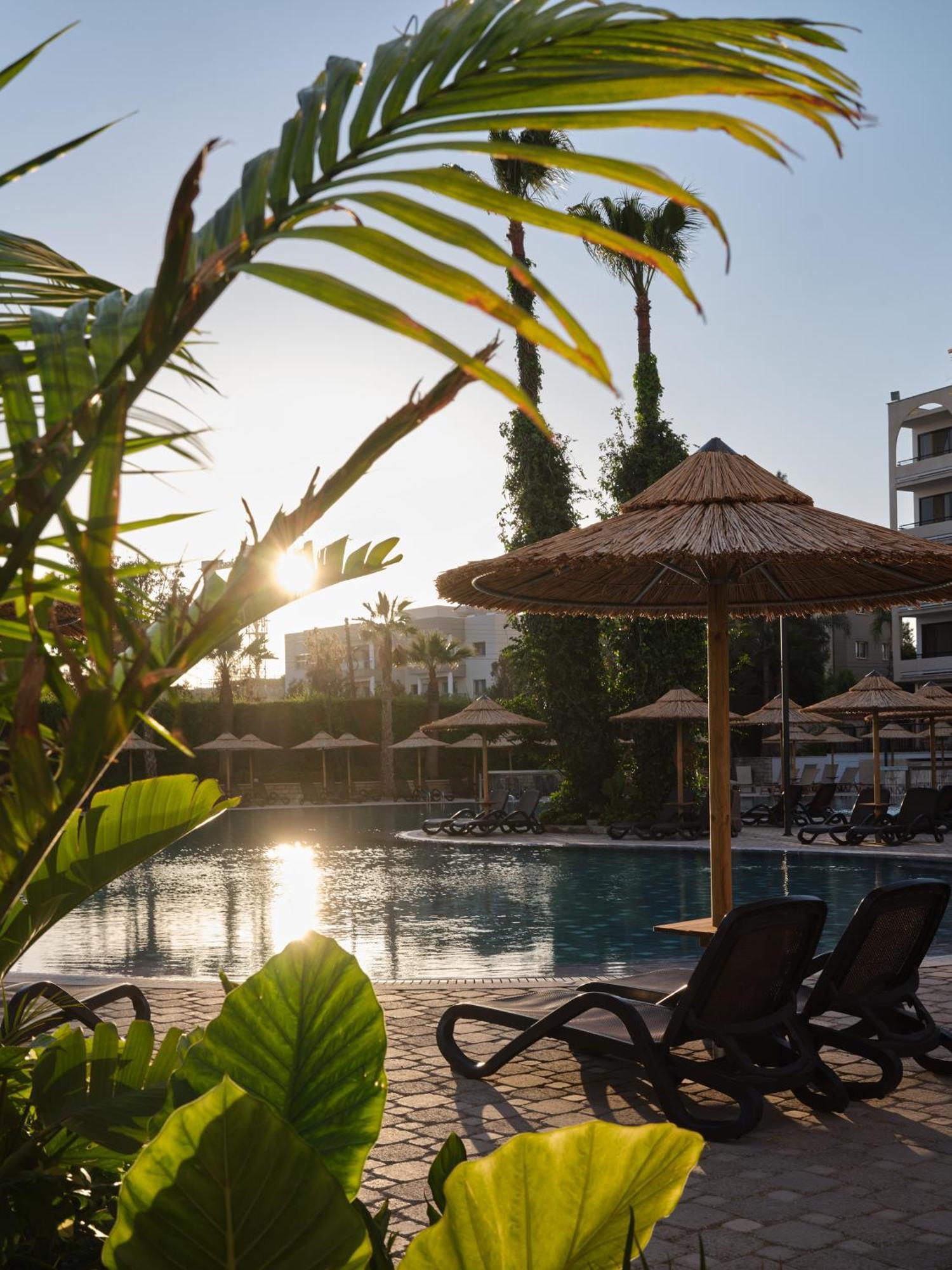 Atlantica Oasis Hotel Limassol Exterior foto